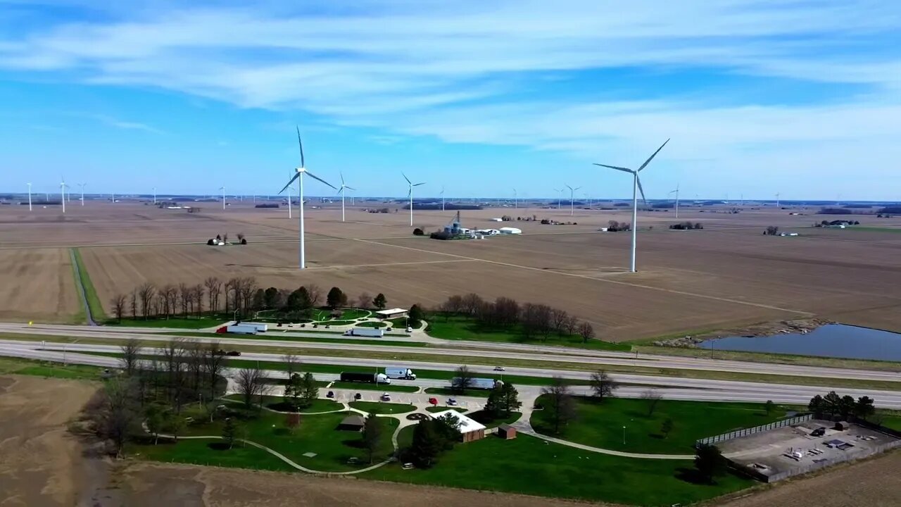 Windmills along US-30 in Van Wert, OH