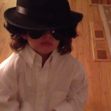 A Little Girl Impersonates Michael Jackson