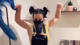 Elle combine deux défis à la fois !
