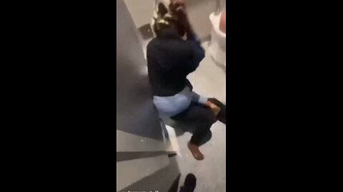 Fights Bursts Into Toilet Stall Whilst a Female is Taking a 💩