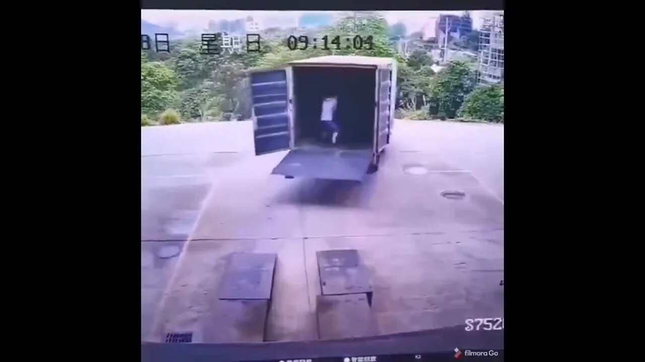 Dangerous, The worker narrowly Escaped
