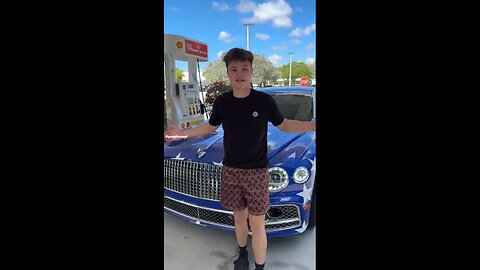 Streamer Jack Doherty buys Bentley with President Trump's face..