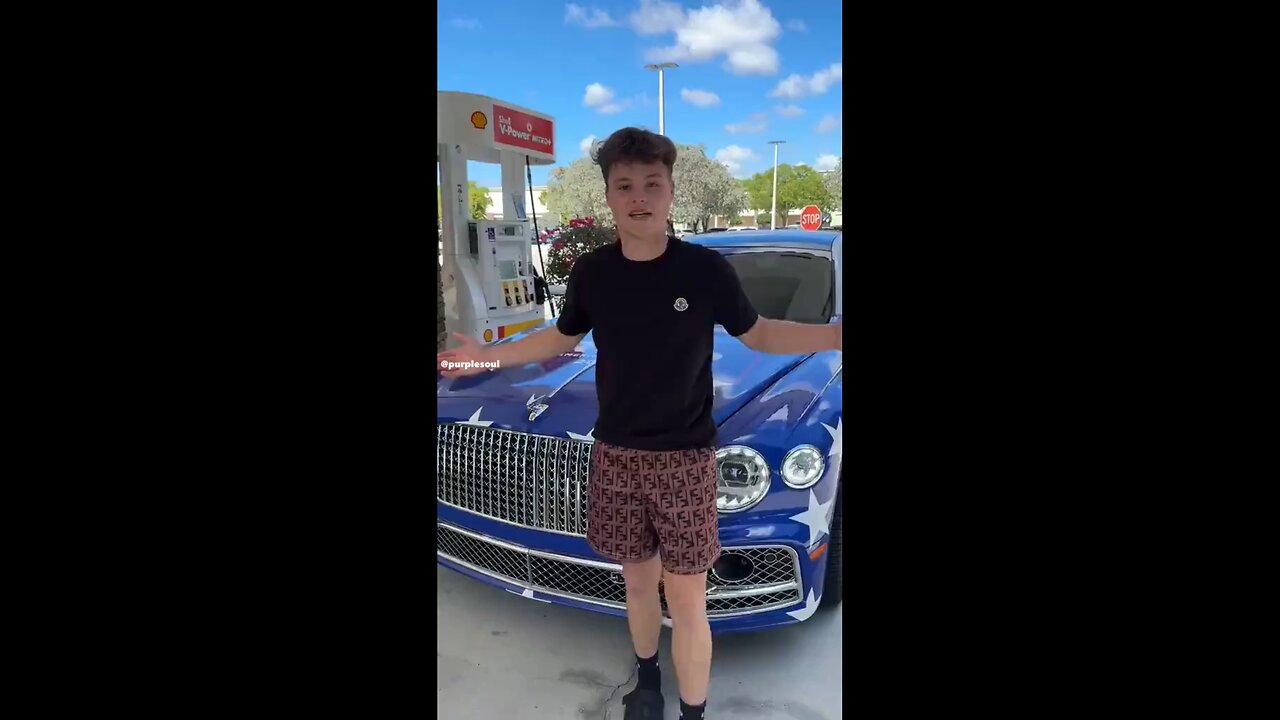 Streamer Jack Doherty buys Bentley with President Trump's face..