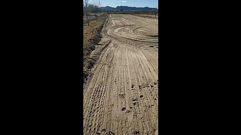 Preparando la tierra para sembrar alfalfa México