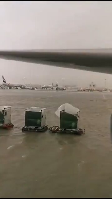 Meanwhile, at Dubai airport...👀👀👀