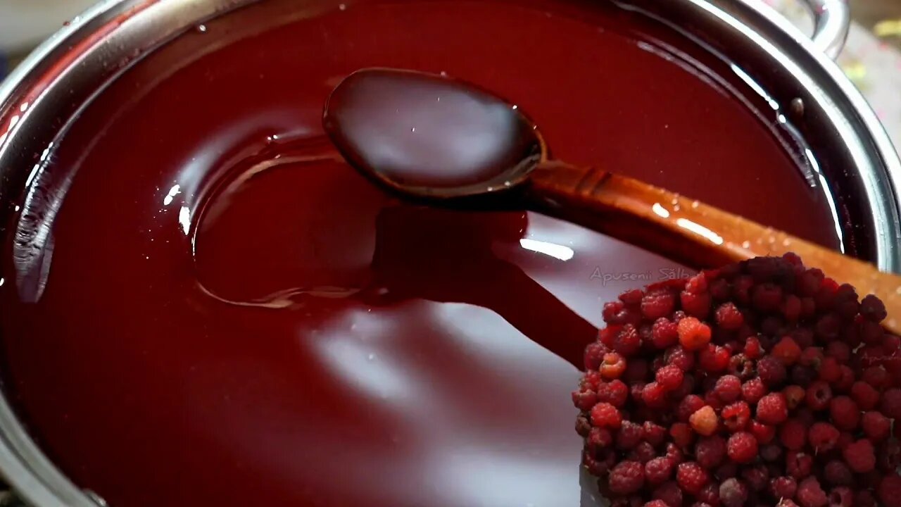 How to make raspberry syrup / Country life in the Carpathian Mountains