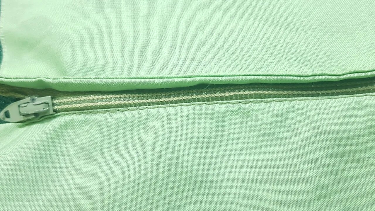 Zip Stitching way : How To Stitch Zip Easily in 5 minutes 2020