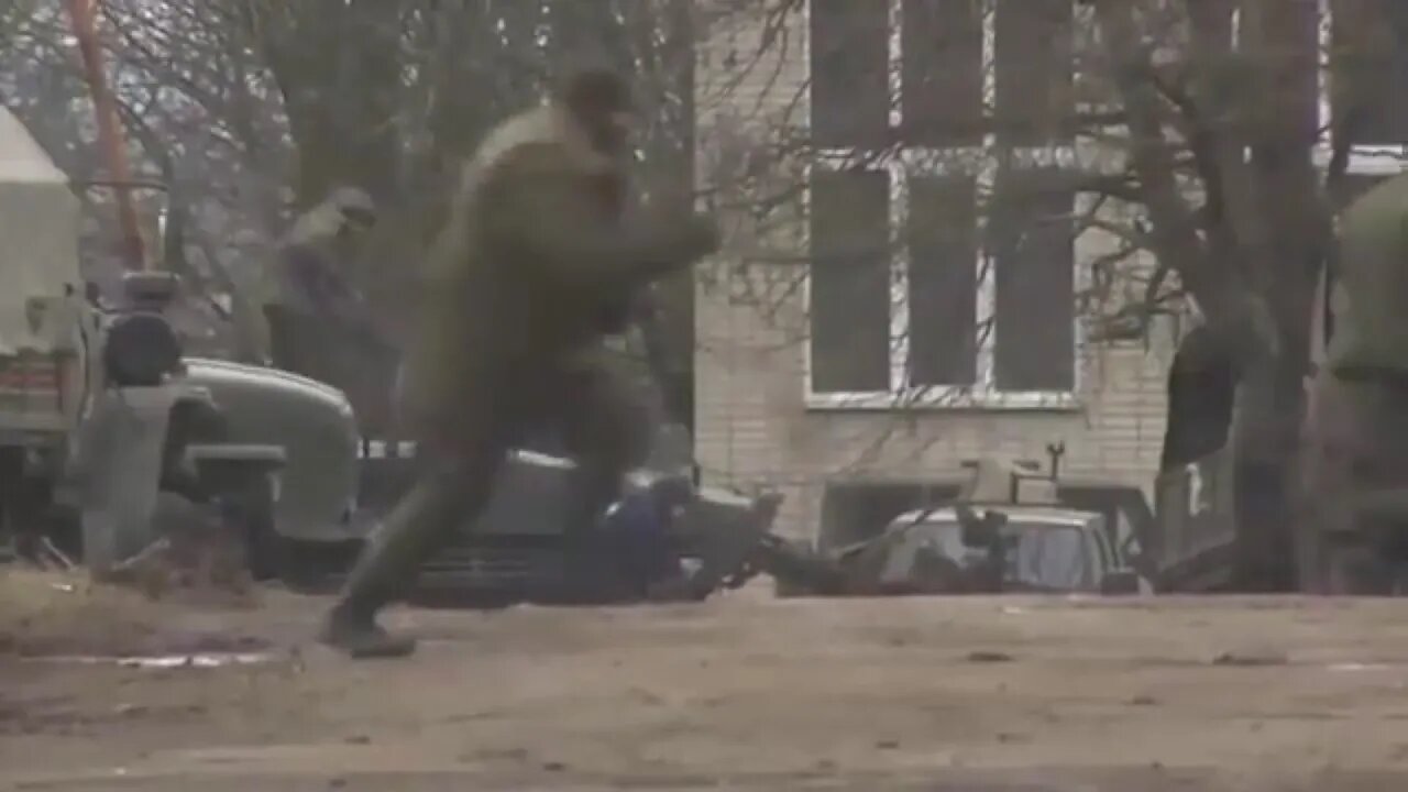 🔴 Ukraine War - Russian Soldiers Abandon Their Vehicles And Run For Cover Under Heavy Artillery Fire