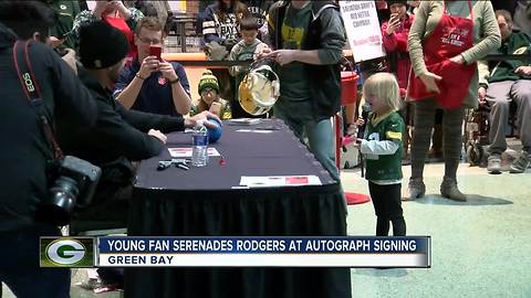 Girl sings "Jingle Bells" to Aaron Rodgers