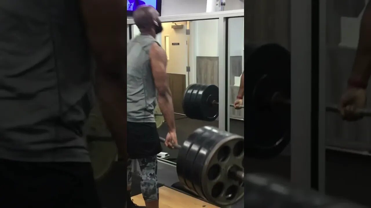 Peter working with 405lbs #gymmotivation #fitness #deadlift #weightlifting #contentcreators