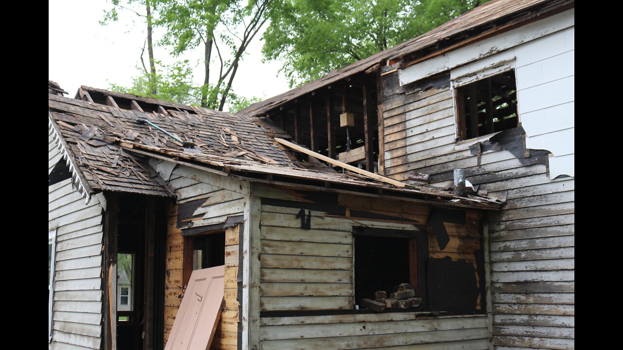 Exploring an 1860's house