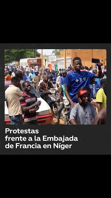Miles de personas protestan frente a la Embajada de Francia en Níger