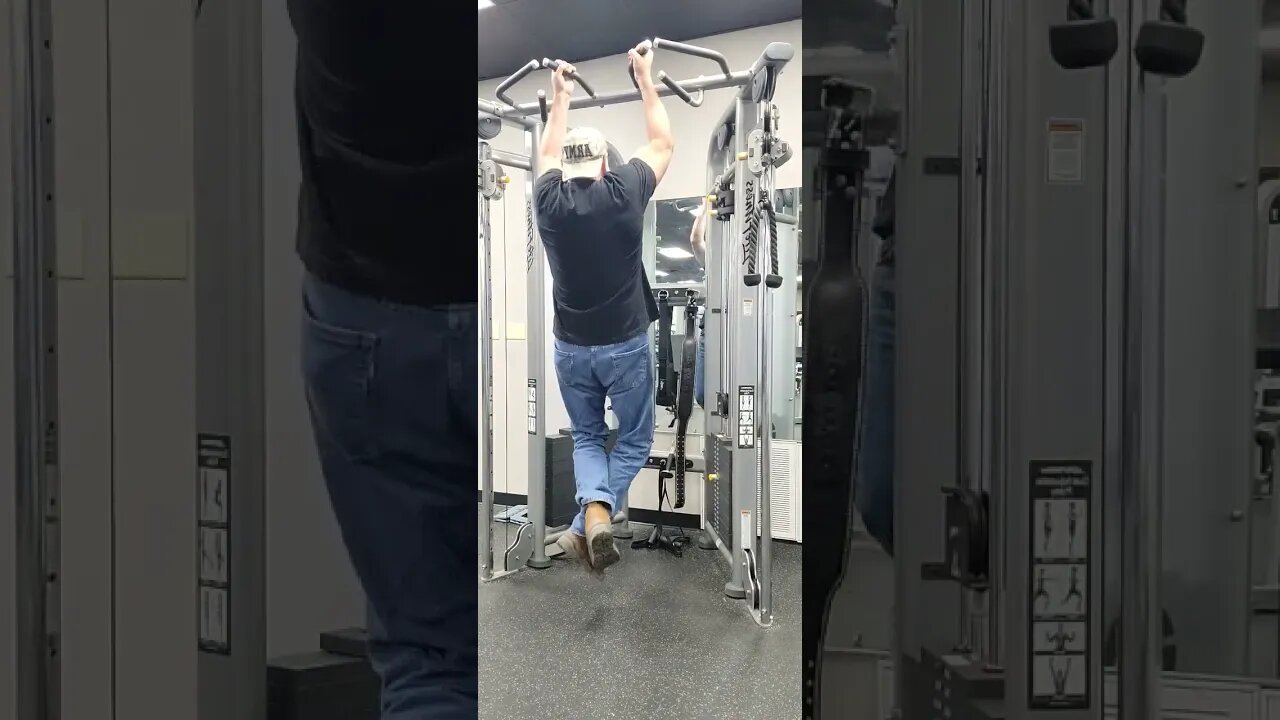 Chin-ups vs Pull-ups, Crazy 🤪 old man