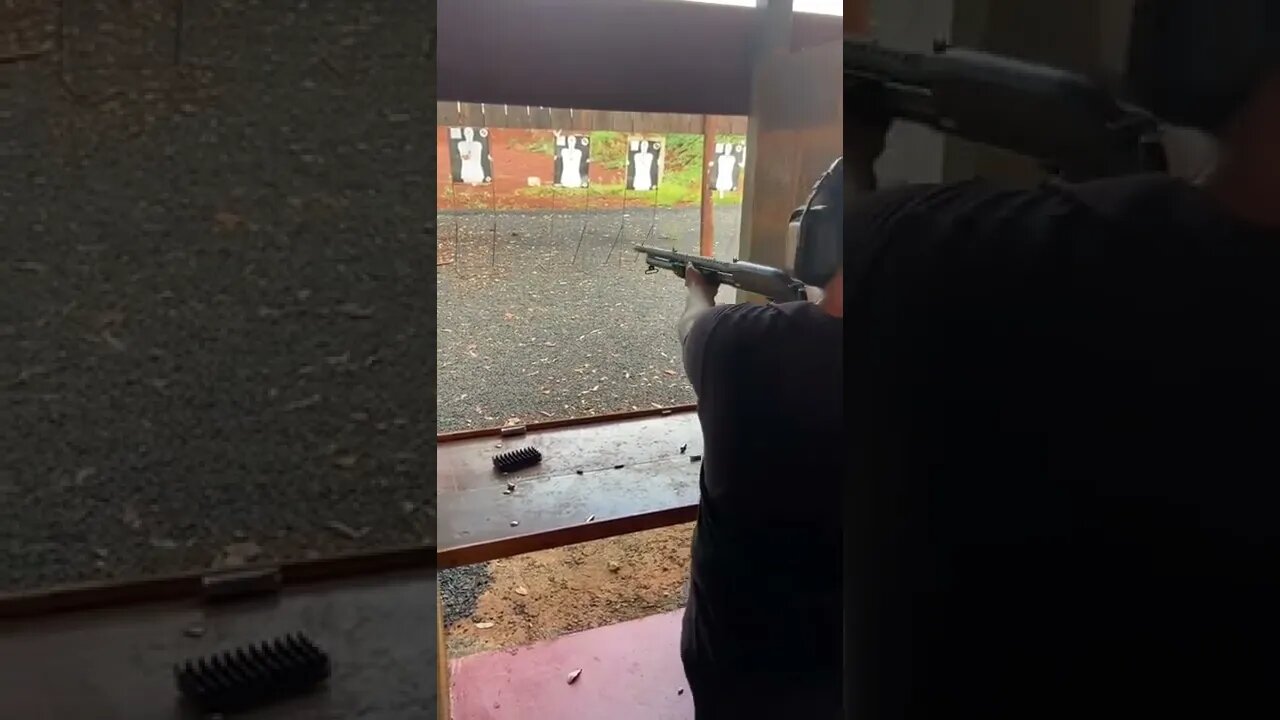 Atirando com uma shotgun muito forte escapo da mão