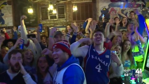 Kansas basketball holds off Providence, advances to Elite Eight