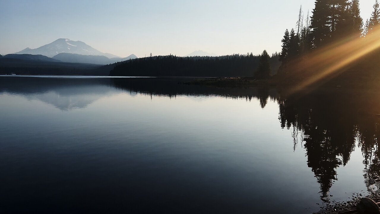 Elk Lake Shoreline Trailhead @ Beach Day Use Picnic Area @ Sunrise! | Deschutes Central Oregon | 4K