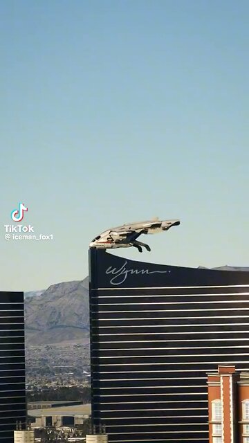 UFO Hovering Above Las Vegas - Aliens Or Hologram?