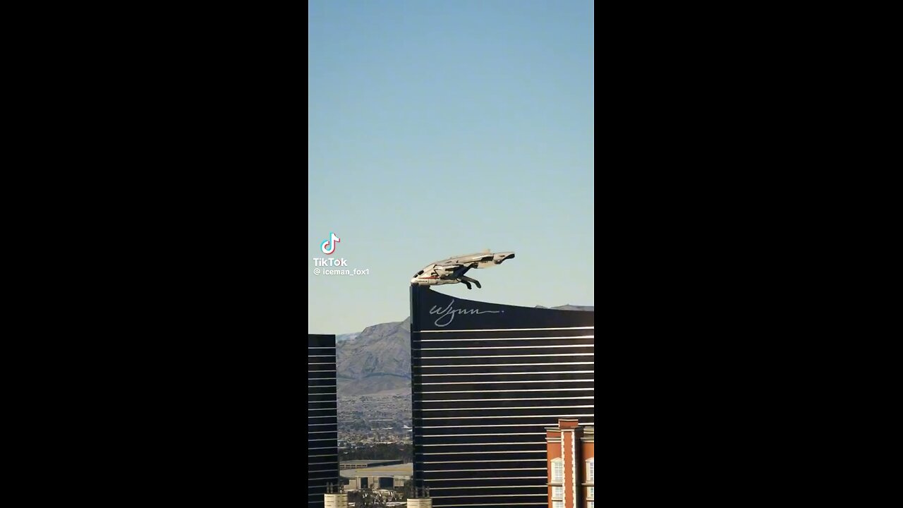 UFO Hovering Above Las Vegas - Aliens Or Hologram?