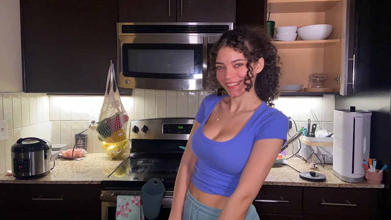 A Bimbo Tries to Cook "Maple Syrup Chicken"