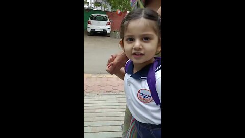 Small girl explane go to school shadi le