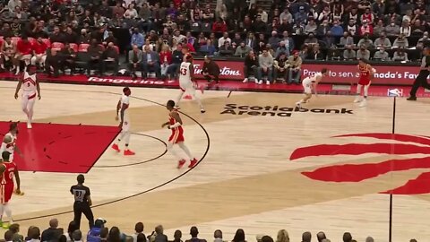 Trae Young destroyed the Raptors Defense and make an easy lay up!