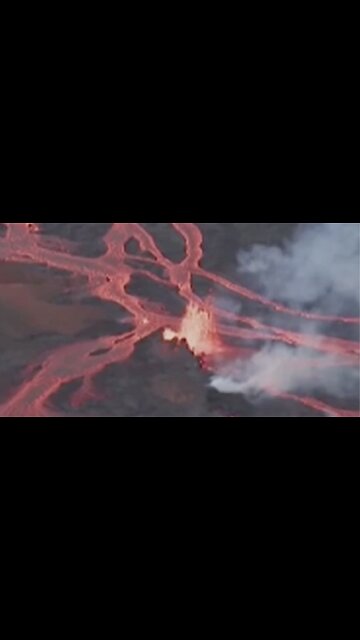 Stunning Footage Shows World's Largest Active Volcano Erupt in Hawaii for First Time in Decades