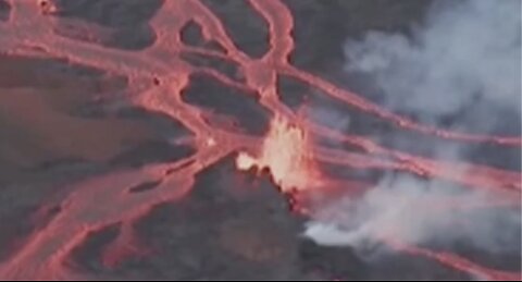 Stunning Footage Shows World's Largest Active Volcano Erupt in Hawaii for First Time in Decades