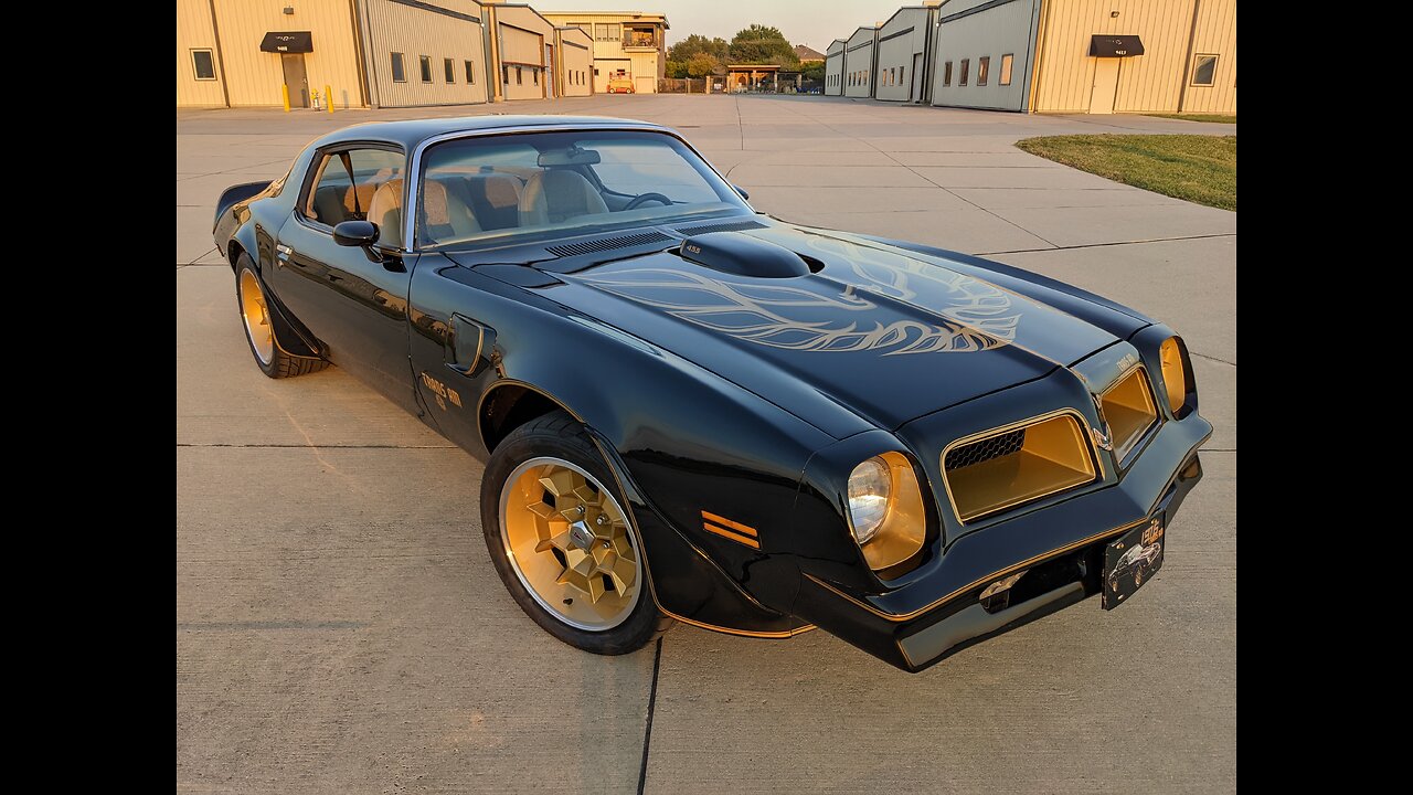 1976 Pontiac Trans Am Special Edition Bandit 455 7.5L Performance Automatic Restomod Black Gold