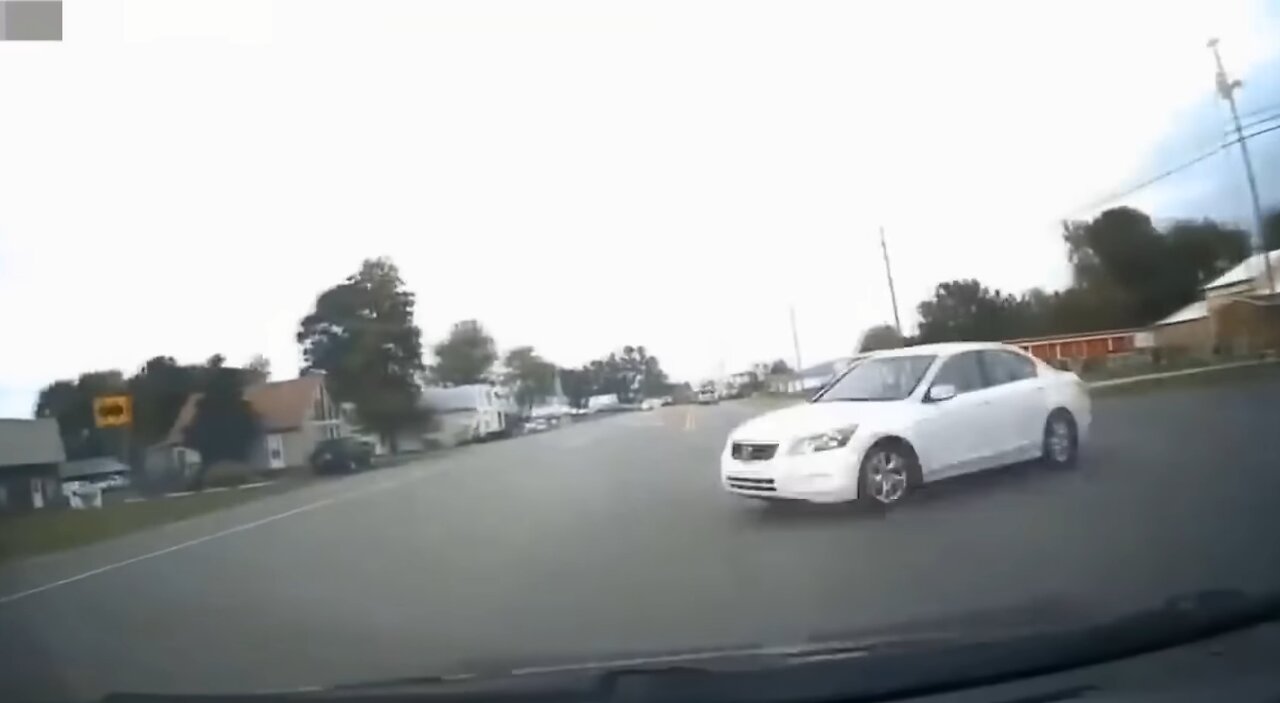 Best Car Crash Compilation - Noobs on Cars. Ep 2