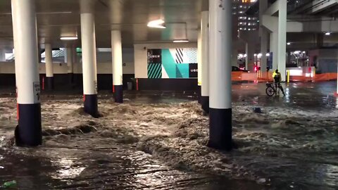 Severe Thunderstorm Warning in effect for Las Vegas by National Weather Service