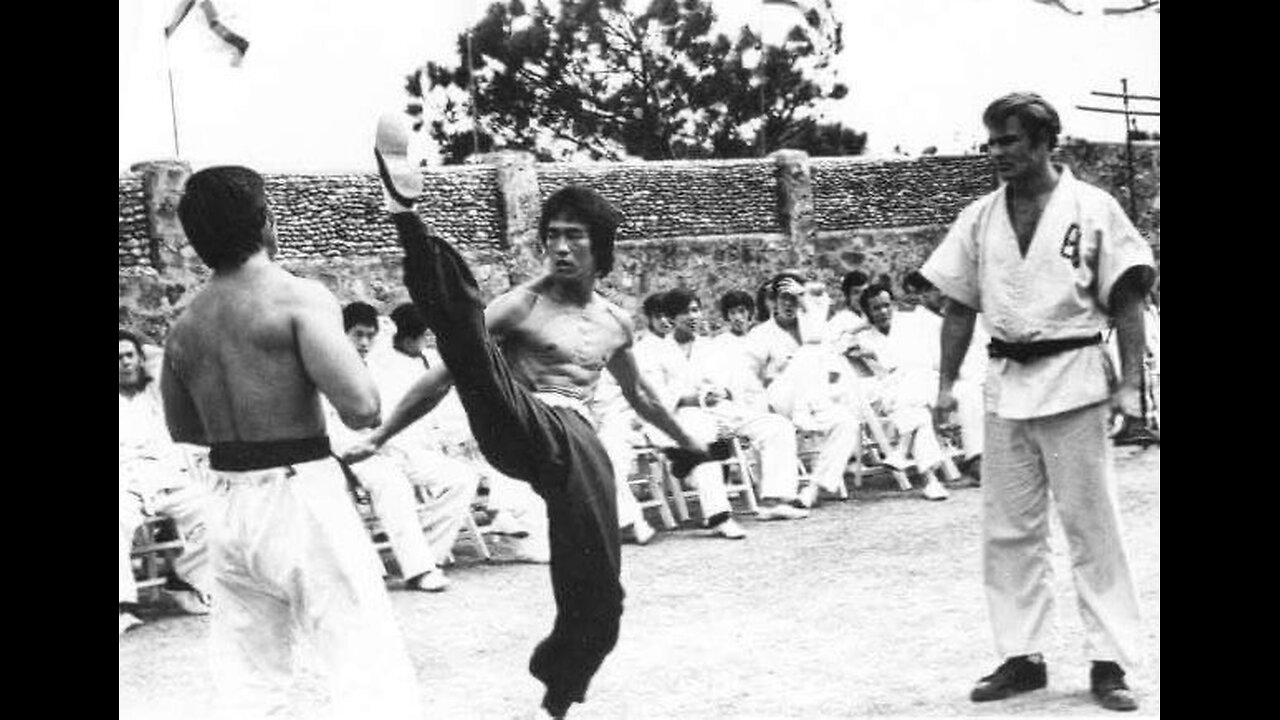 Cross kick Studio Films Bruce Lee Enter the Dragon