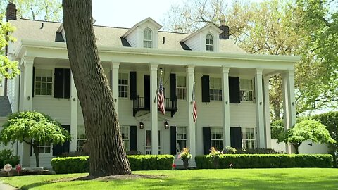 Take a video tour inside Kid Rock's former Detroit house along the Detroit River