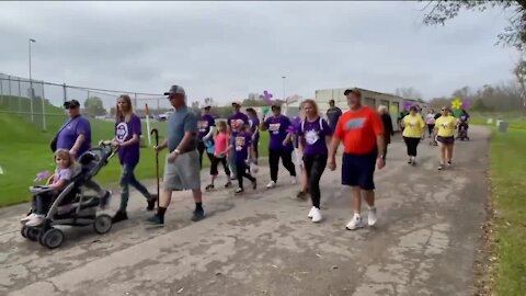 Fox Valley community comes together for the Walk to End Alzheimer's