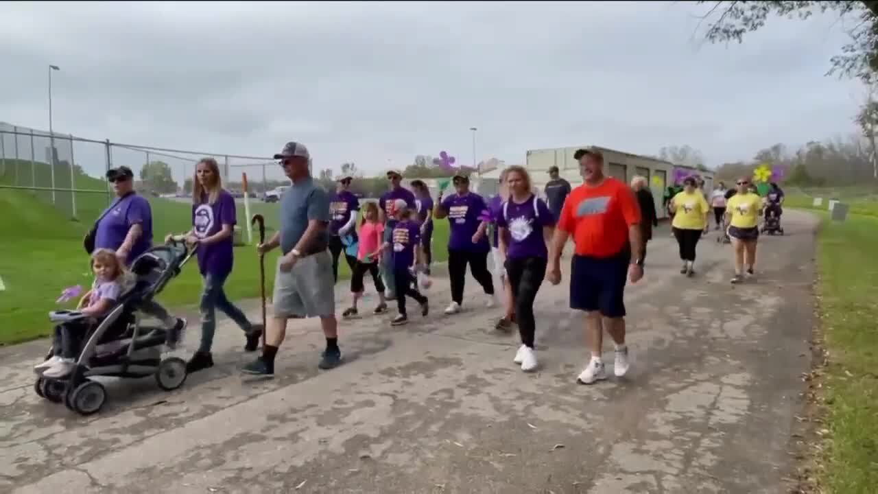 Fox Valley community comes together for the Walk to End Alzheimer's