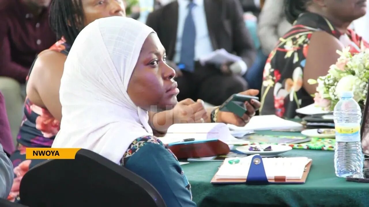 OFFICIALS DISCUSS LAND USE MANAGEMENT