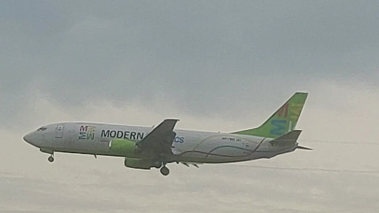 Boeing 737-400F PP-YBB vindo de Campinas para Manaus