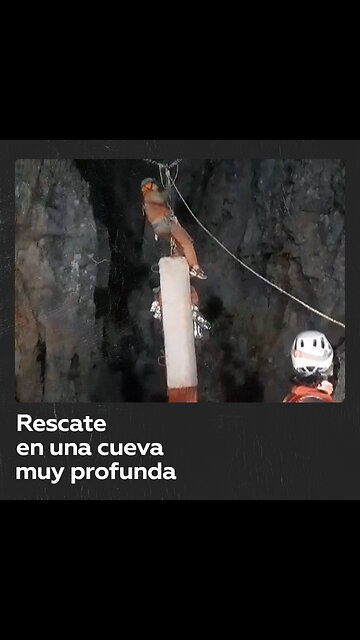 Intenso operativo de rescate a un científico atrapado en una cueva