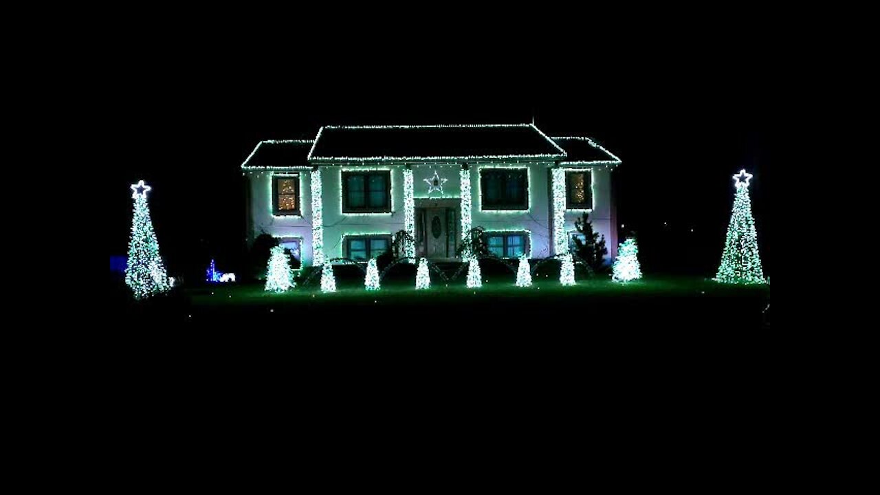 Connecticut home has 'Nutcracker' themed light show