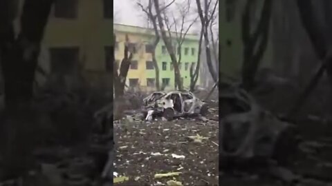 Ukraine: Footage Shows Aftermath of Russian Airstrike on Mariupol Maternity Hospital