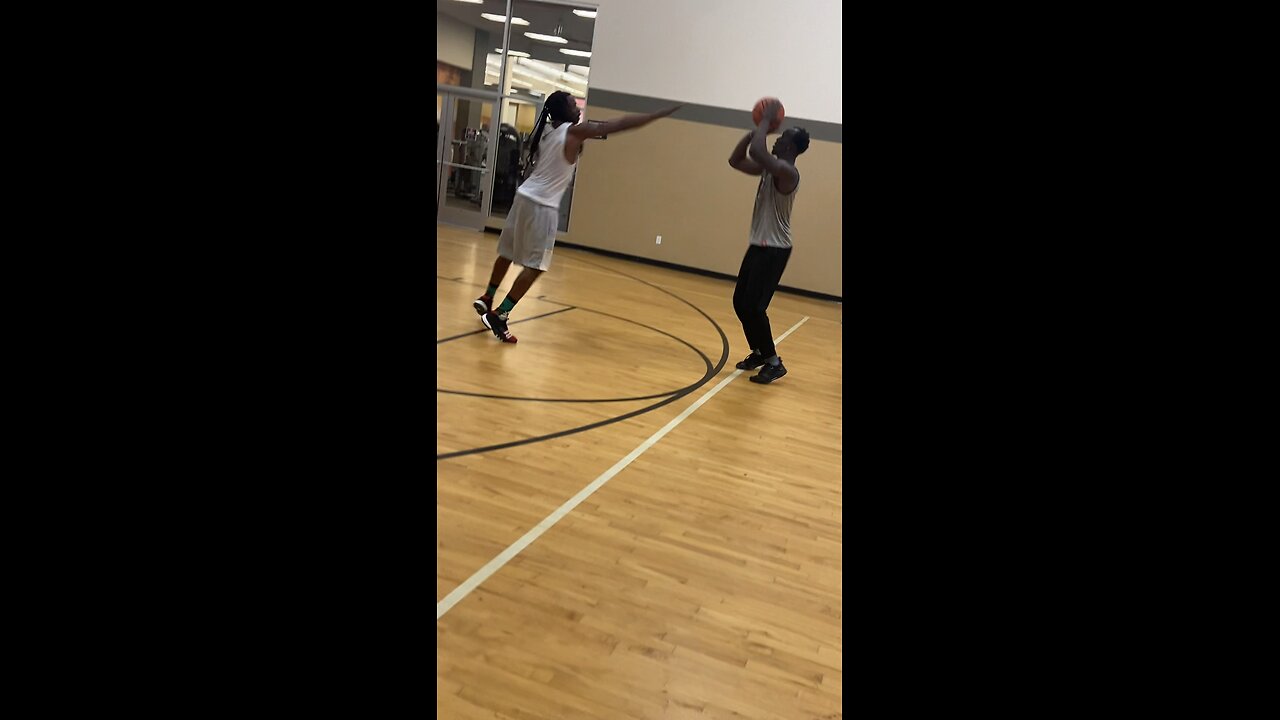 Royal Rumble. Is this a carry ? #basketball