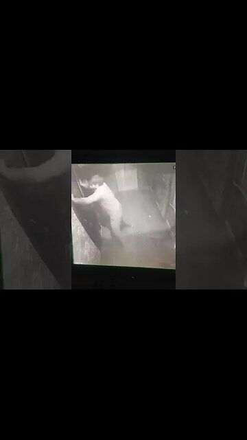 Abandoned by his buddy in a haunted house