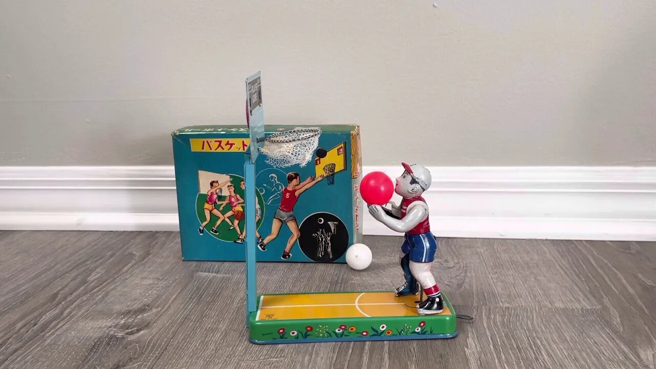 Vintage Tin Basketball Player Game is loads of fun