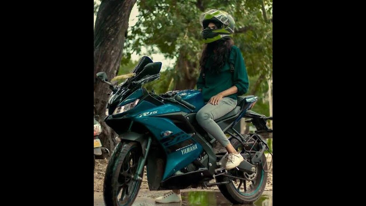 ❤️cuute biker girl crazy driving