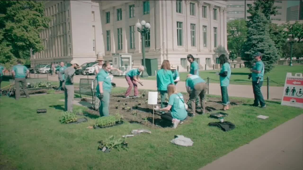 Volunteers for Outdoor Colorado's Healthy Community Projects