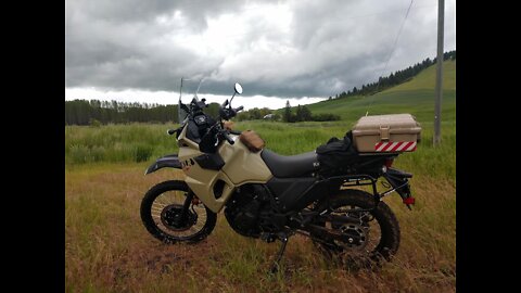 2022 KLR 650 Non-ABS Base review of mods. Pannier racks, tank bag, USB ports, etc.