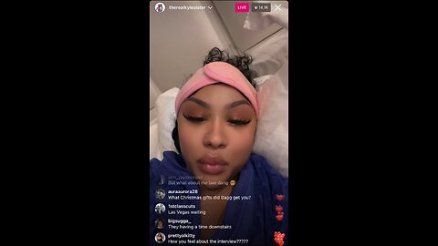 Rapper GF Ari Fletcher Getting Ready To Go For A Massage With Her Fans On Instagram Live 28.12.22.