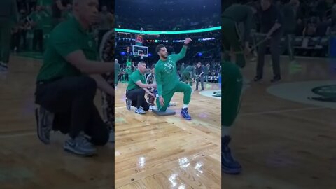 Deuce helps Jayson get ready for Game 2! presented by Google Pixel