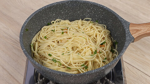 The Best Garlic and Oil Pasta in the World! Super Simple and Easy