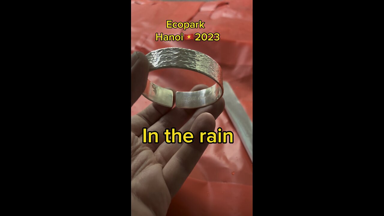 In the rain🇻🇳 #rain#mua#market#silver #bracelet #hanoi #ecopark