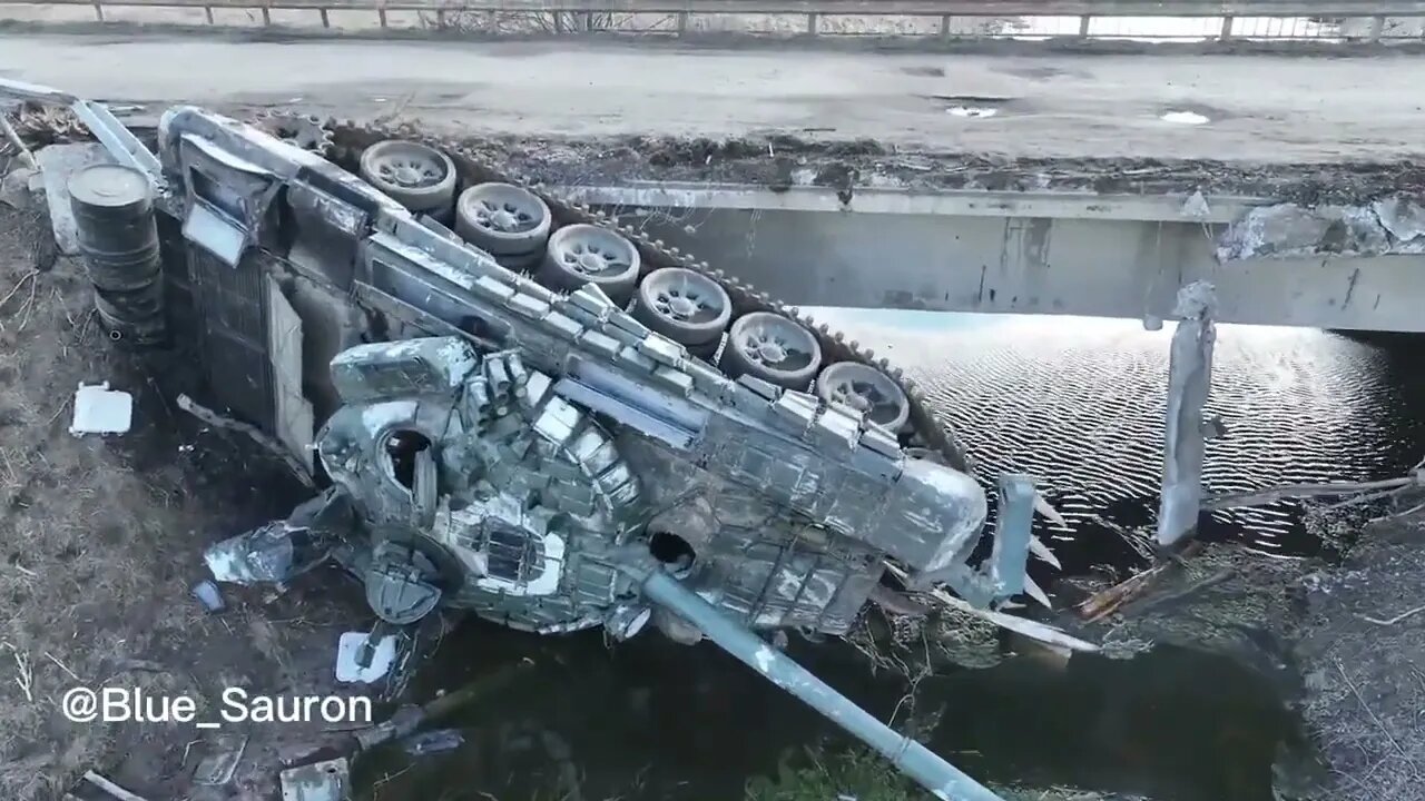 Russian T-72B tank abandoned after it, for some reason, felt off a bridge in Chernihiv Oblast